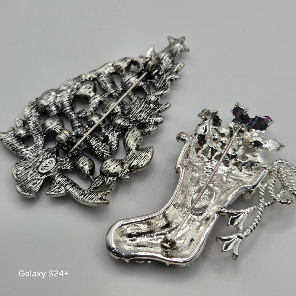 Premier Designs 2PC Red/Green SilverTone Brooch Set Christmas Tree Stocking Pins - Picture 7 of 11